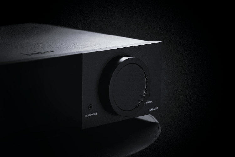 Lyngdorf TDAI-2210 řízení hlasitosti