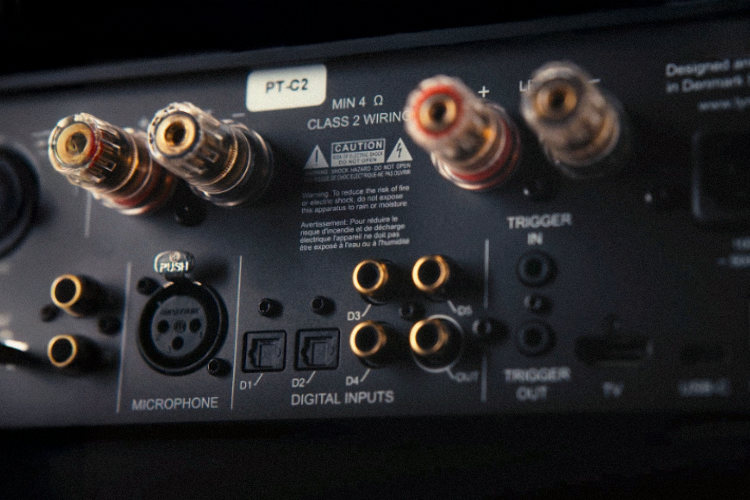 Lyngdorf TDAI-2210 vstupy a výstupy